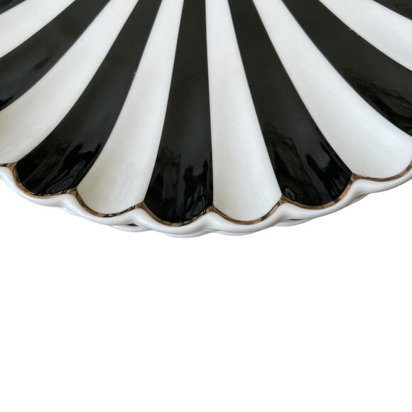 Monterey Bay Fine Porcelain Dinner Plates 11in Black White Scallop Set of 4 NEW - Picture 8 of 10
